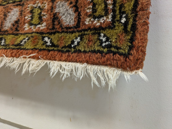 Käsinsolmittu matto 