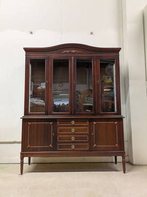 Upea Hepplewhite vitriinikaappi 