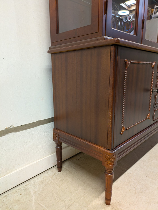 Upea Hepplewhite vitriinikaappi 