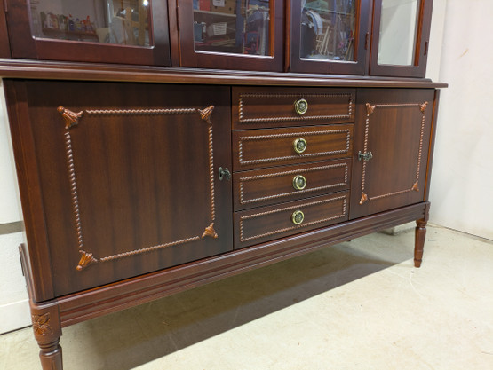 Upea Hepplewhite vitriinikaappi 