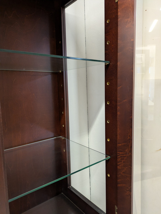 Upea Hepplewhite vitriinikaappi 