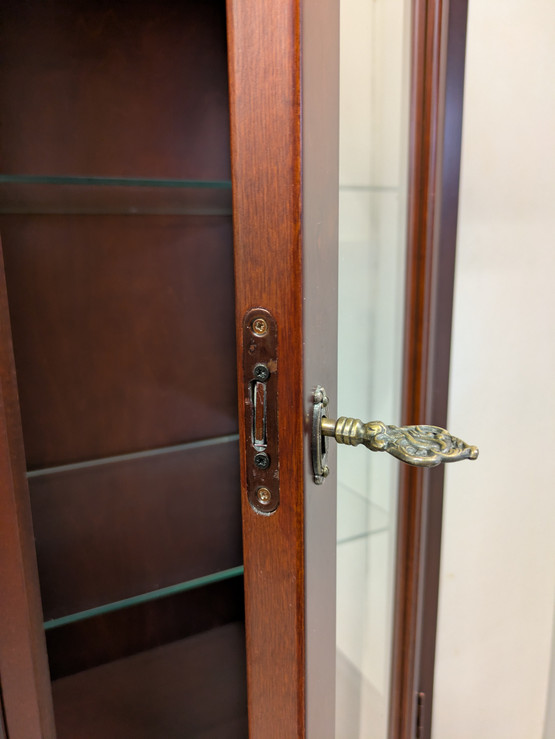 Upea Hepplewhite vitriinikaappi 