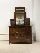 Kunnostettu vanha peilikaappi 