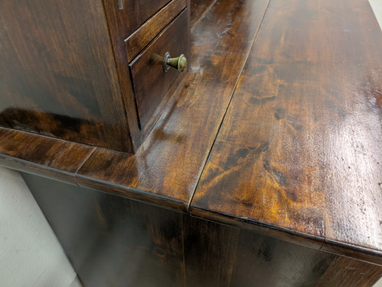 Kunnostettu vanha peilikaappi 