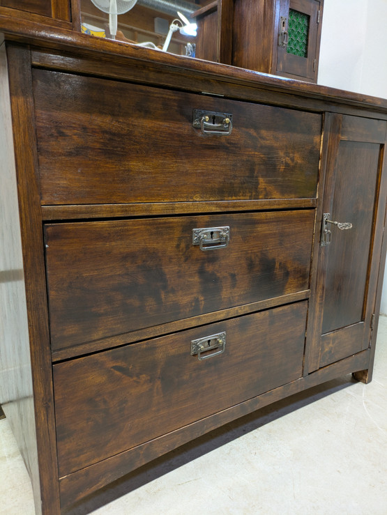 Kunnostettu vanha peilikaappi 