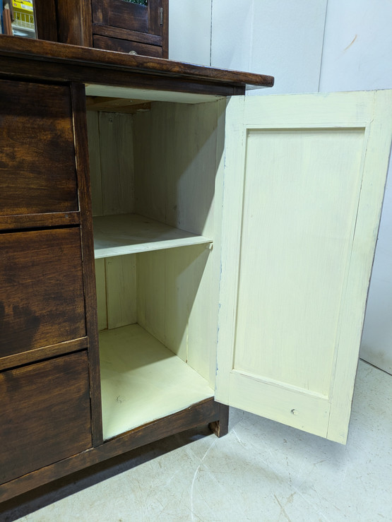 Kunnostettu vanha peilikaappi 