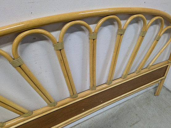 Rottinkinen sängynpääty