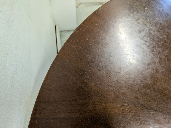 Pyöreä ruokapöytä 