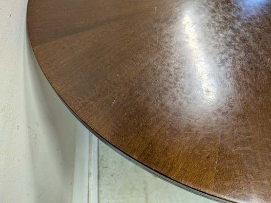 Pyöreä ruokapöytä 