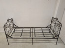 Taitettava vanha rautasänky
