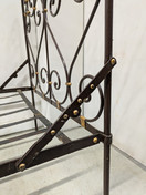 Taitettava vanha rautasänky