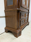 Klassinen vitriinikaappi 