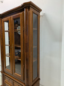 Klassinen vitriinikaappi 