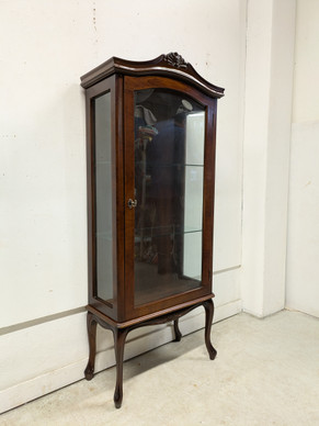 Kompakti vitriinikaappi 