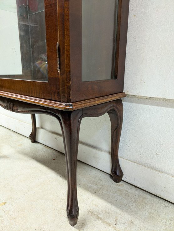 Kompakti vitriinikaappi 