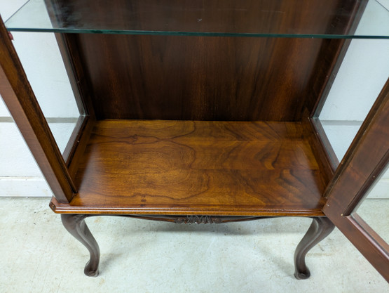 Kompakti vitriinikaappi 