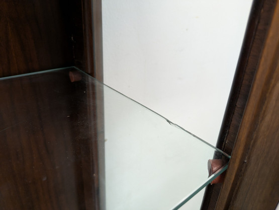 Kompakti vitriinikaappi 