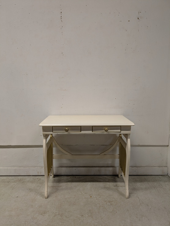 Entisöity vanha työpöytä 