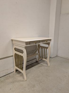 Entisöity vanha työpöytä 