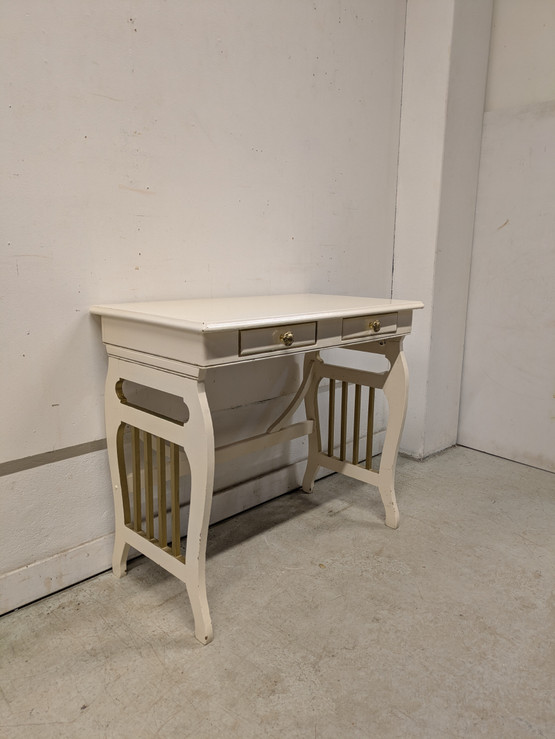 Entisöity vanha työpöytä 