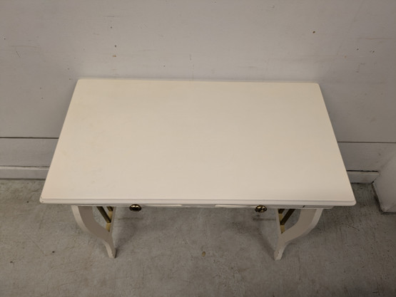 Entisöity vanha työpöytä 