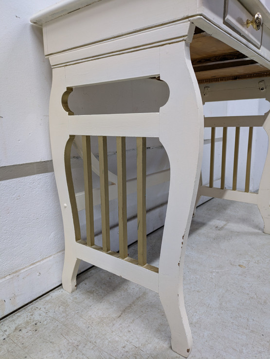 Entisöity vanha työpöytä 