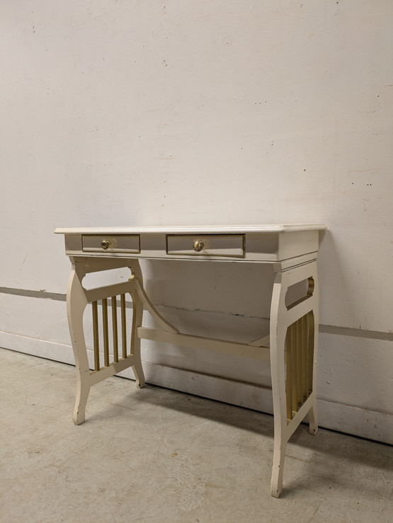 Entisöity vanha työpöytä 