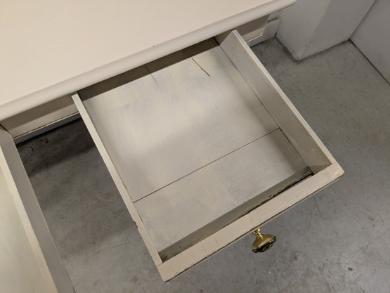 Entisöity vanha työpöytä 