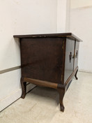 Vanha tarjoilukaappi