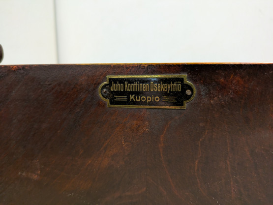 Vanha tarjoilukaappi