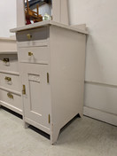 Vanha kaunis peilikaappi 