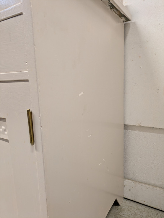 Vanha kaunis peilikaappi 