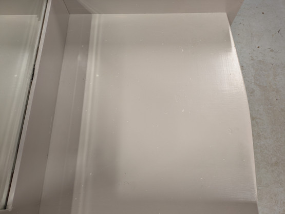 Vanha kaunis peilikaappi 