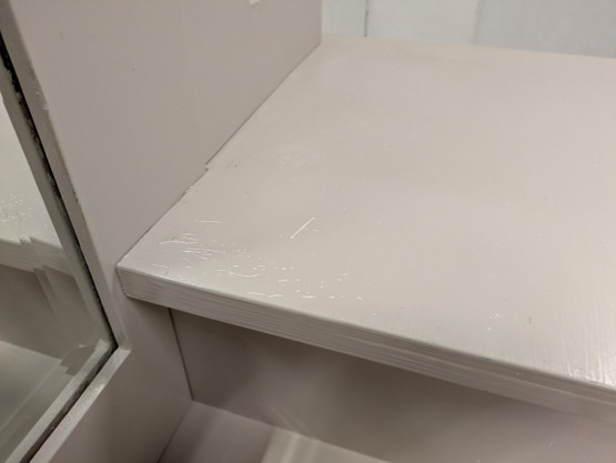 Vanha kaunis peilikaappi 