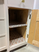 Vanha kaunis peilikaappi 