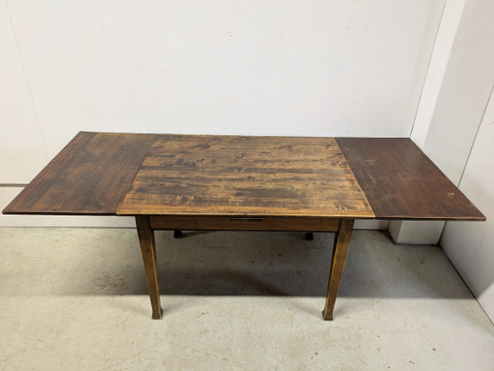 Upea Jugend ruokapöytä 