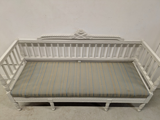 Kustavilainen sivustavedettävä sohva