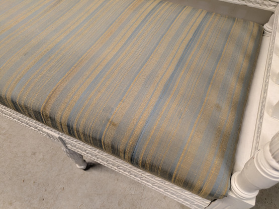 Kustavilainen sivustavedettävä sohva