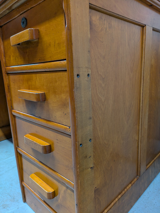 Vanha tamminen kirjoituspöytä 