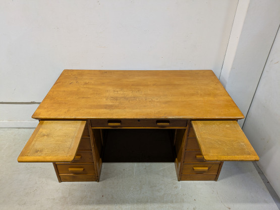 Vanha tamminen kirjoituspöytä 