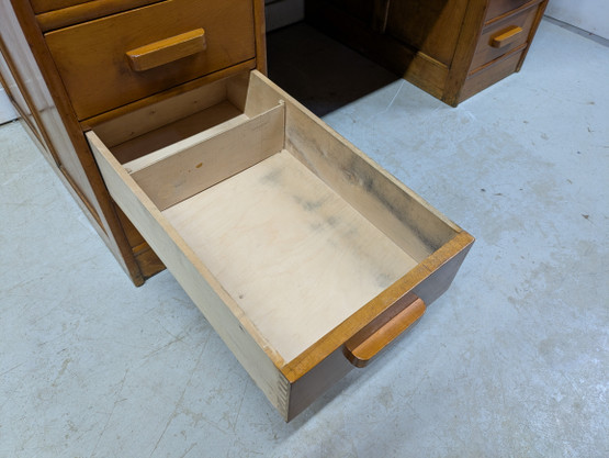 Vanha tamminen kirjoituspöytä 