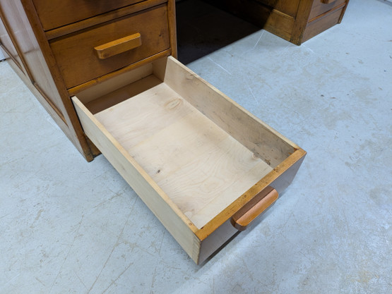 Vanha tamminen kirjoituspöytä 