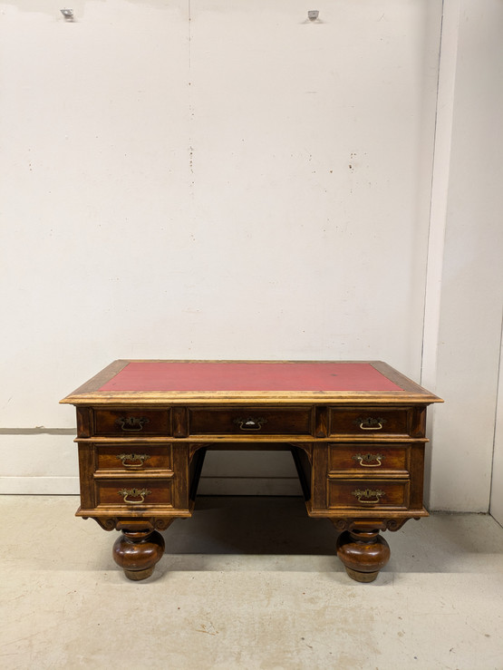 Vanha kirjoituspöytä 