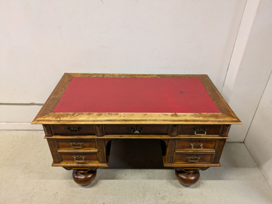 Vanha kirjoituspöytä 