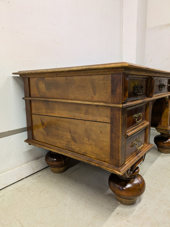 Vanha kirjoituspöytä 