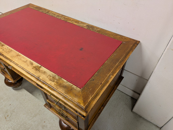 Vanha kirjoituspöytä 