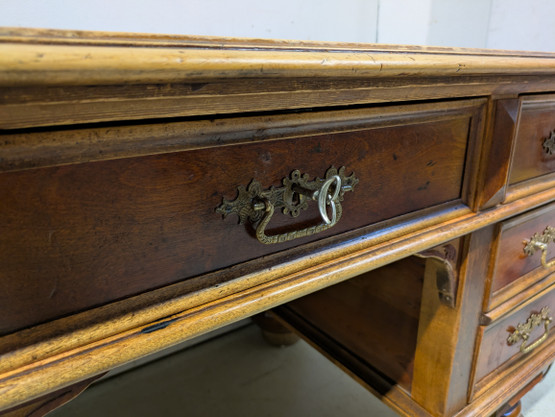 Vanha kirjoituspöytä 