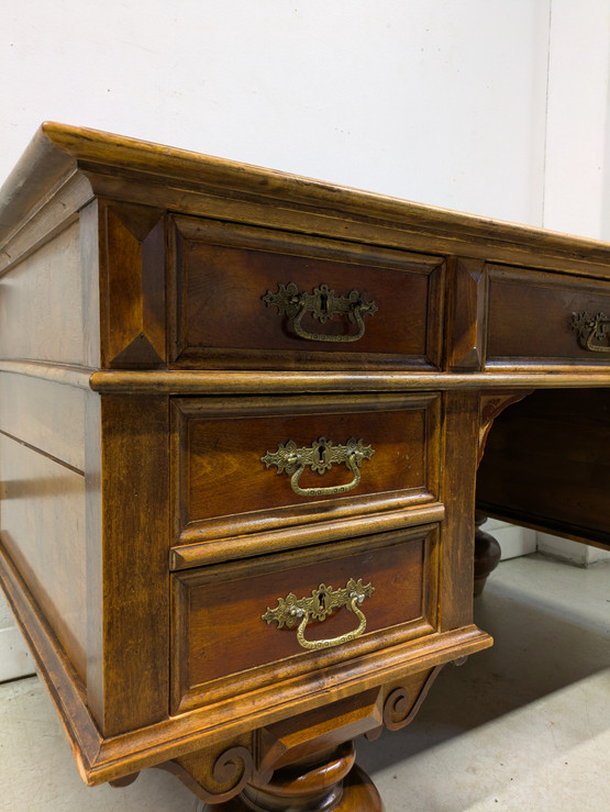 Vanha kirjoituspöytä 