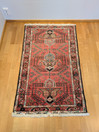 Käsinsolmittu pikku matto 80x135