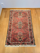 Käsinsolmittu pikku matto 80x135
